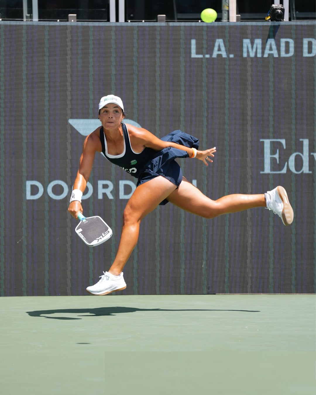 LA Mad Drops Courtside